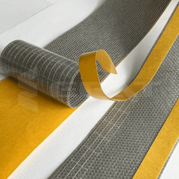 2 rodzaje taśmy do poliwęglanów - pełna i paroprzepuszczalna EPAT 1TF3312, 1TP1500