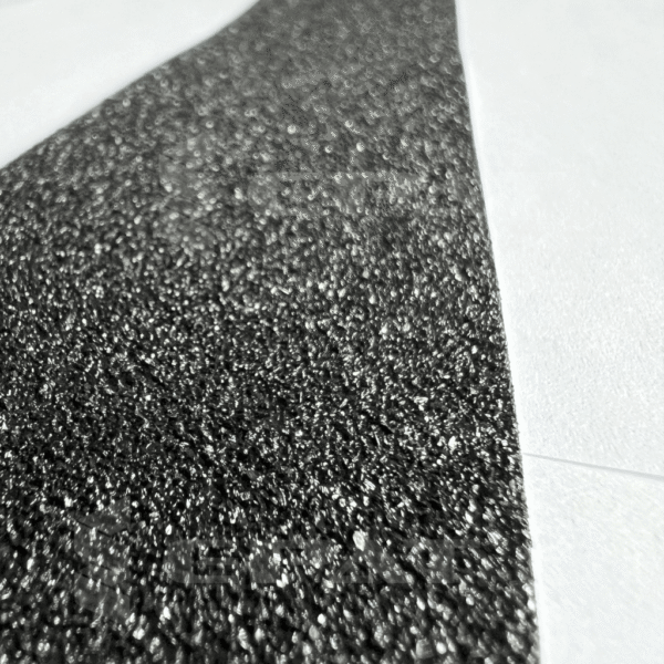 Czarna taśma antypoślizgowa Epat 1I1700 powierzchnia