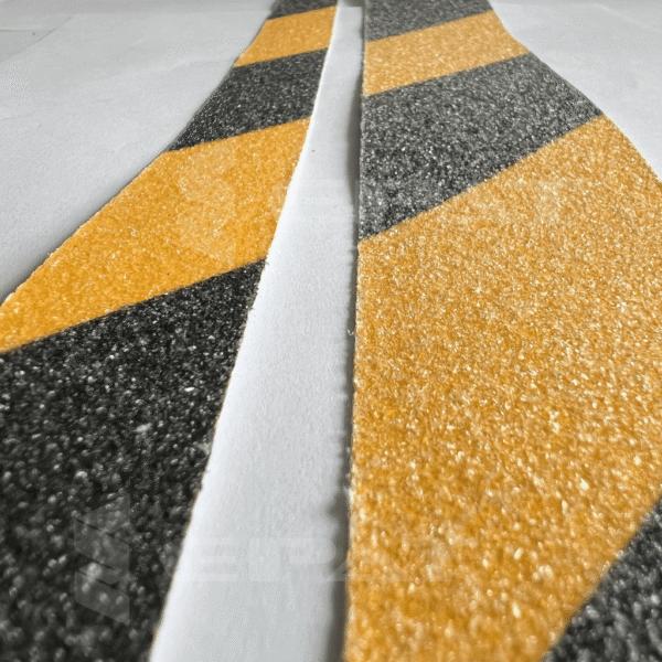 Żółto-czarna taśma antypoślizgowa Epat 1I1706 szerokości