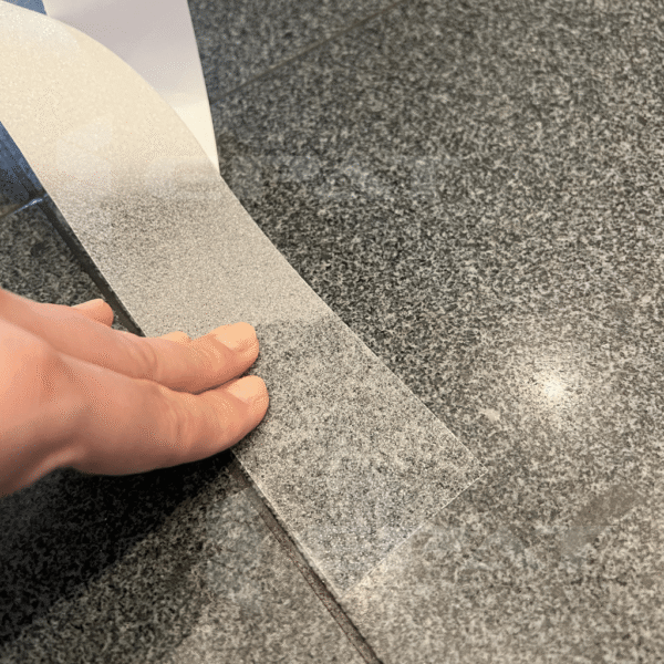 Przezroczysta taśma antypoślizgowa Epat 1I1709 jak przykleić