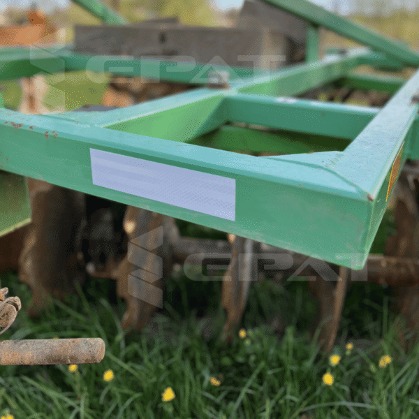 Taśma odblaskowa biała T010. Jak kleić taśmę obrysówkę na maszyny rolnicze