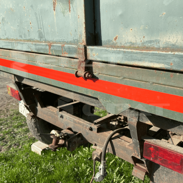 Taśma odblaskowa czerwona Epat T020. Obrysówka czerwona. Odblask na tył przyczepy.