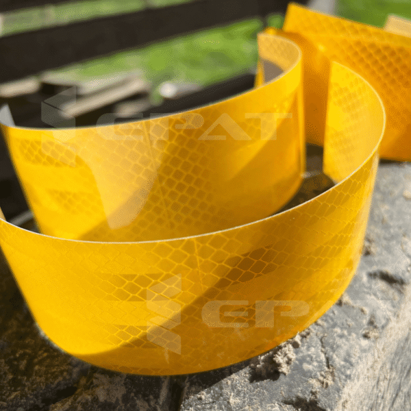 Taśma odblaskowa żółta Epat T030. Obrysówka żółta samoprzylepna.